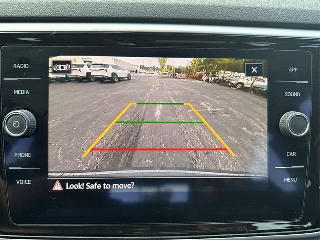 Photo of 2022 Platinum Gray Metallic Volkswagen Atlas Cross Sport