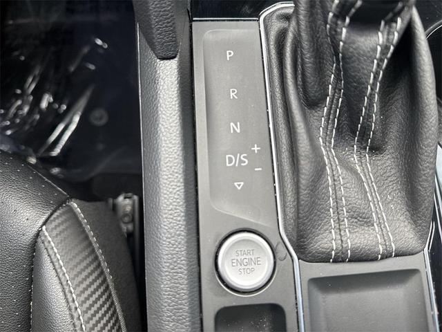 Photo of 2022 Platinum Gray Metallic Volkswagen Atlas Cross Sport