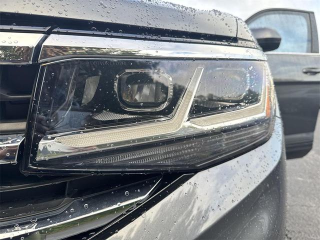 Photo of 2022 Platinum Gray Metallic Volkswagen Atlas Cross Sport