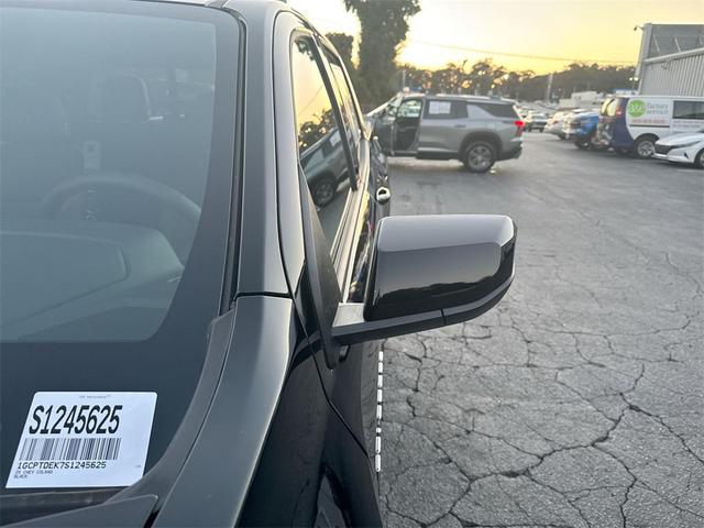Photo of 2025 Black Chevrolet Colorado