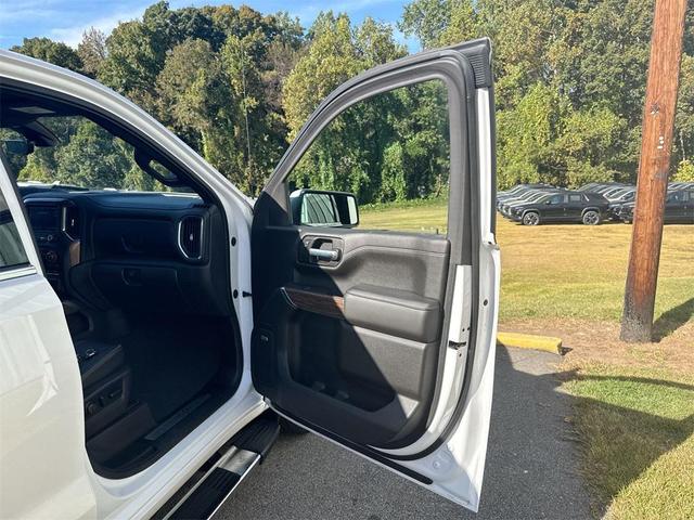 Photo of 2021 Iridescent Pearl Tricoat Chevrolet Silverado 1500