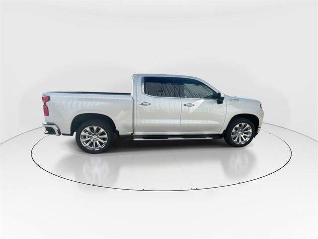 Photo of 2021 Iridescent Pearl Tricoat Chevrolet Silverado 1500
