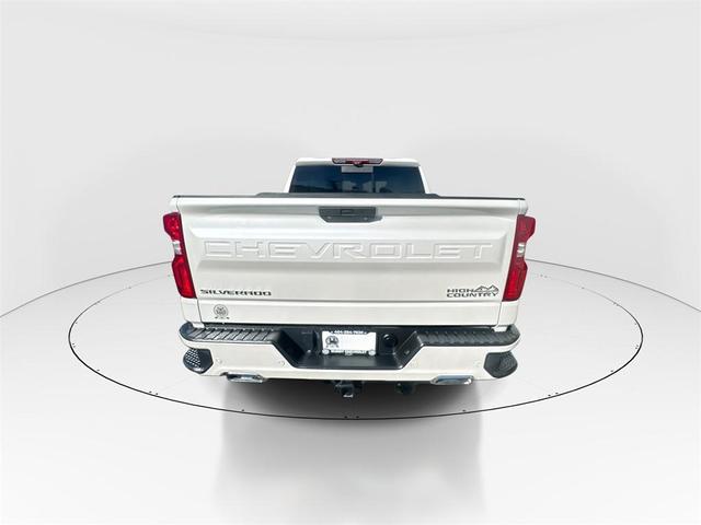 Photo of 2021 Iridescent Pearl Tricoat Chevrolet Silverado 1500