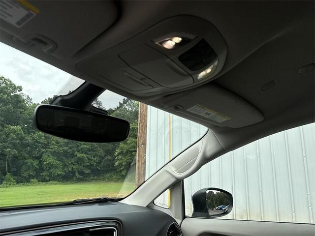 Photo of 2023 Silver Mist Clearcoat Chrysler Voyager