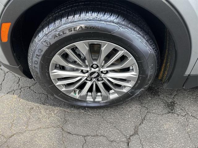 Photo of 2024 Argent Silver Metallic Cadillac XT4