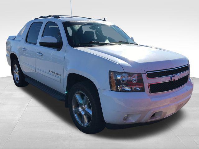 Photo of 2012 Summit White Chevrolet Avalanche