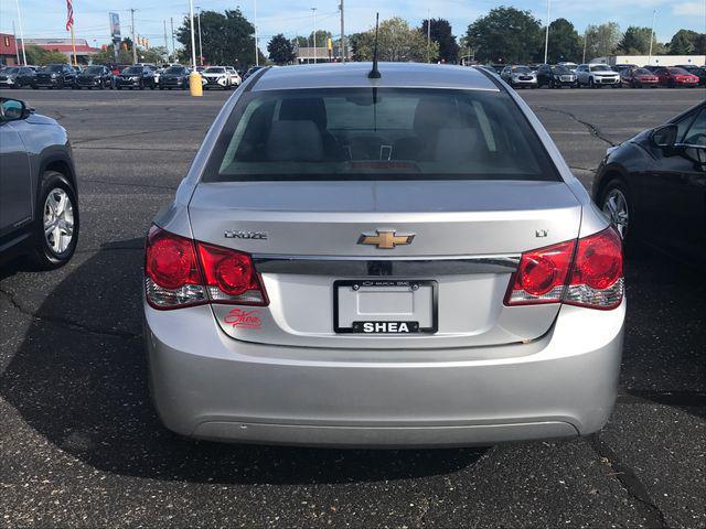 Photo of 2014 Silver Ice Metallic Chevrolet Cruze