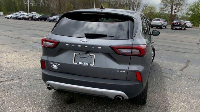Photo of 2024 Carbonized Gray Metallic Ford Escape