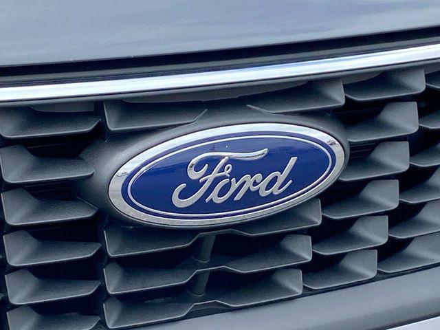 Photo of 2024 Carbonized Gray Metallic Ford Escape