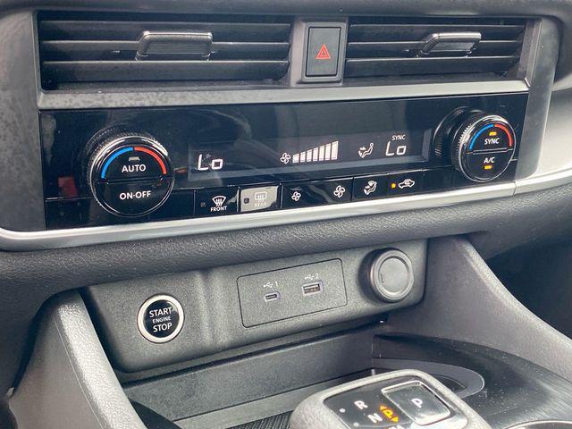 Photo of 2023 Super Black Nissan Rogue