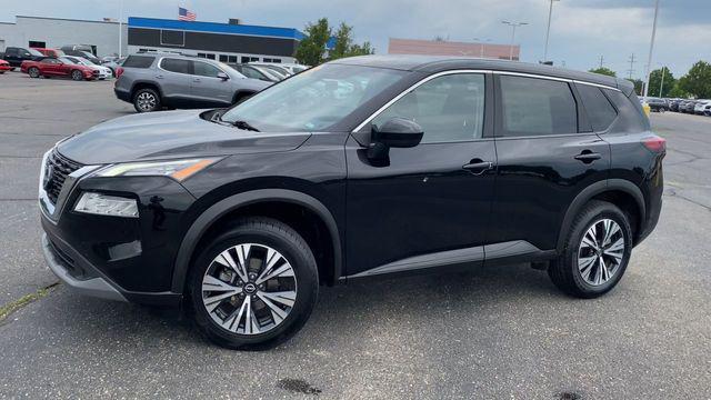 Photo of 2023 Super Black Nissan Rogue