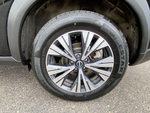 Photo of 2023 Super Black Nissan Rogue