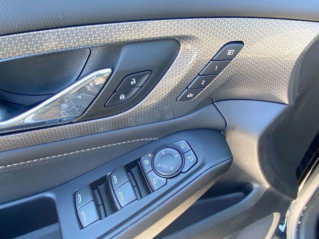 Photo of 2023 Mosaic Black Metallic Chevrolet Traverse