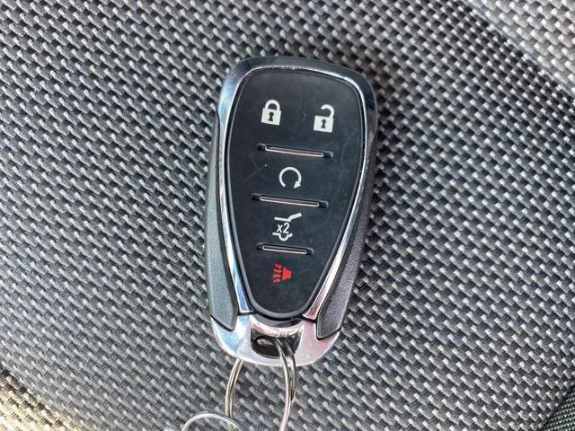 Photo of 2023 Northsky Blue Metallic Chevrolet Traverse