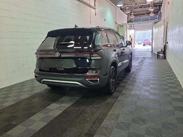 Photo of 2025 Deep Black Volkswagen Taos