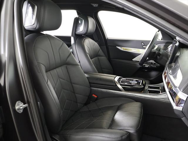 Photo of 2023 Frozen Deep Gray BMW i7