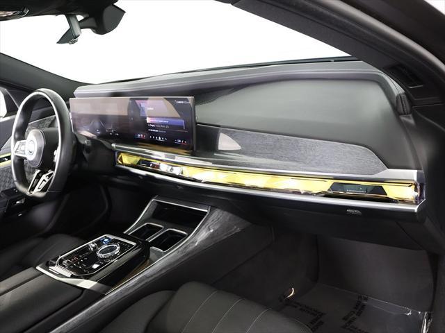 Photo of 2023 Frozen Deep Gray BMW i7