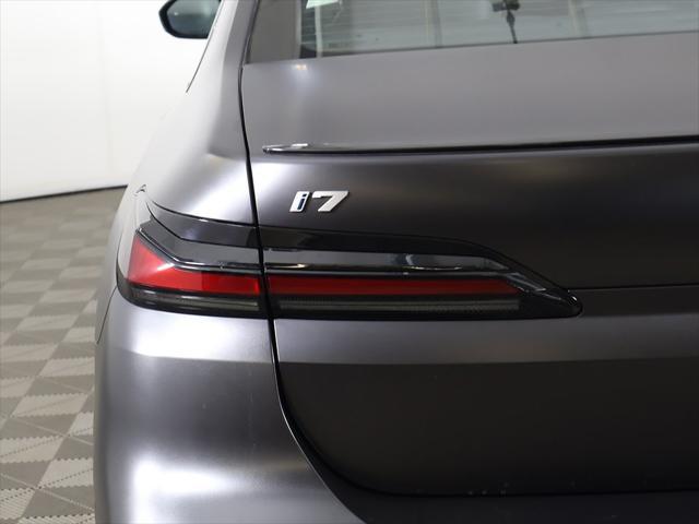 Photo of 2023 Frozen Deep Gray BMW i7