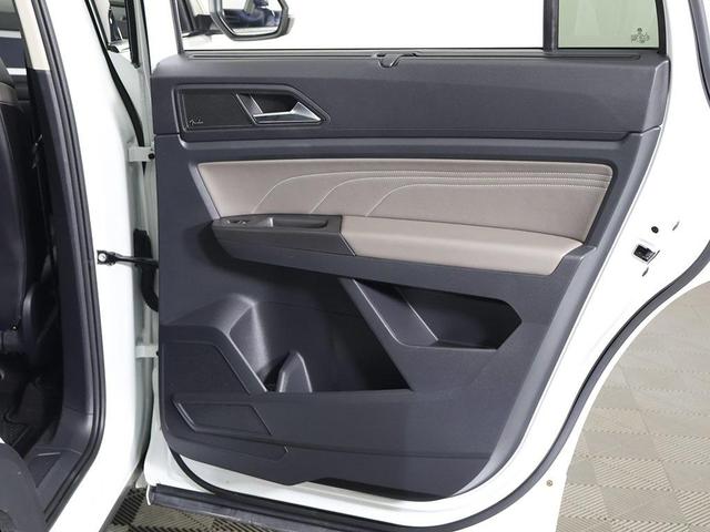 Photo of 2022 Pure White Volkswagen Atlas