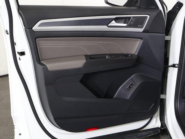 Photo of 2022 Pure White Volkswagen Atlas