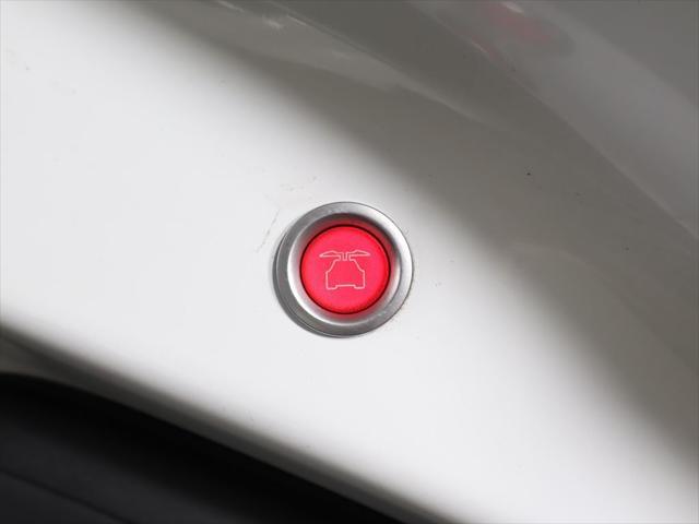 Photo of 2022 Pearl White Multi-Coat Tesla Model X