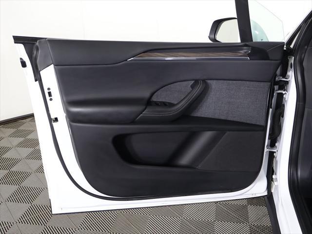 Photo of 2022 Pearl White Multi-Coat Tesla Model X