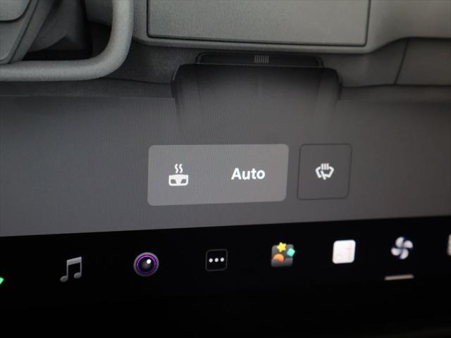Photo of 2022 Pearl White Multi-Coat Tesla Model X