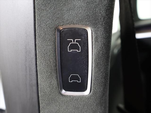 Photo of 2022 Pearl White Multi-Coat Tesla Model X