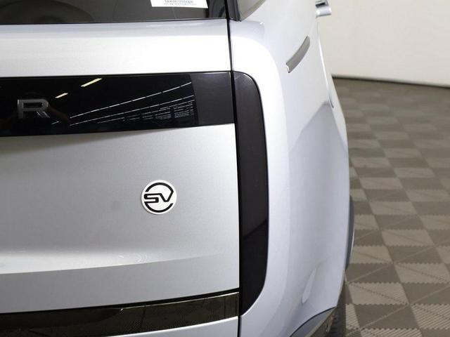 Photo of 2023 Hakuba Silver Metallic Land Rover Range Rover