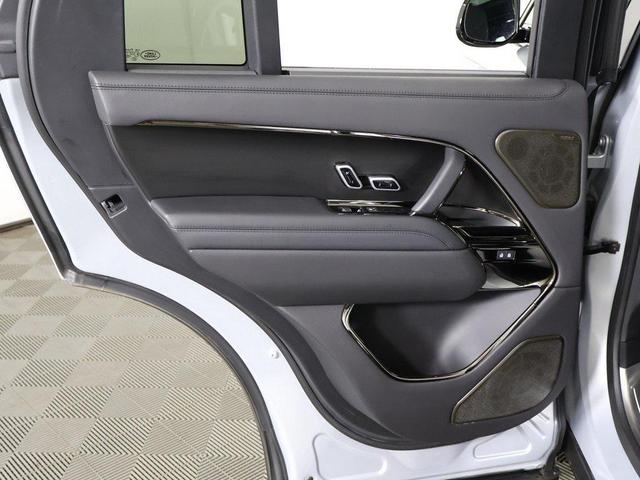 Photo of 2023 Hakuba Silver Metallic Land Rover Range Rover
