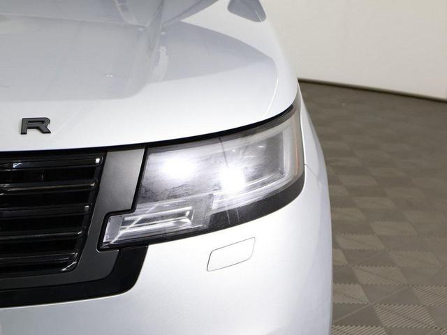 Photo of 2023 Hakuba Silver Metallic Land Rover Range Rover