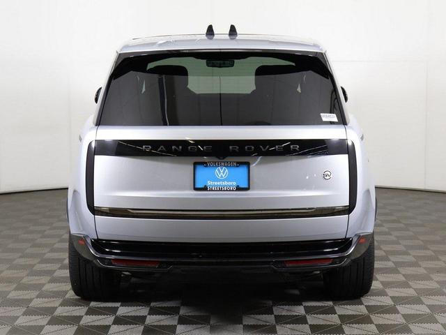 Photo of 2023 Hakuba Silver Metallic Land Rover Range Rover