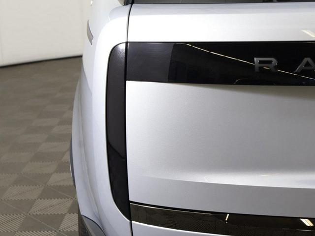 Photo of 2023 Hakuba Silver Metallic Land Rover Range Rover
