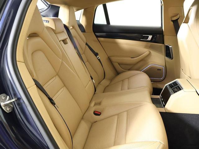 Photo of 2021 Night Blue Metallic Porsche Panamera