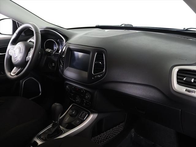 Photo of 2020 Diamond Black Crystal Pearlcoat Jeep Compass