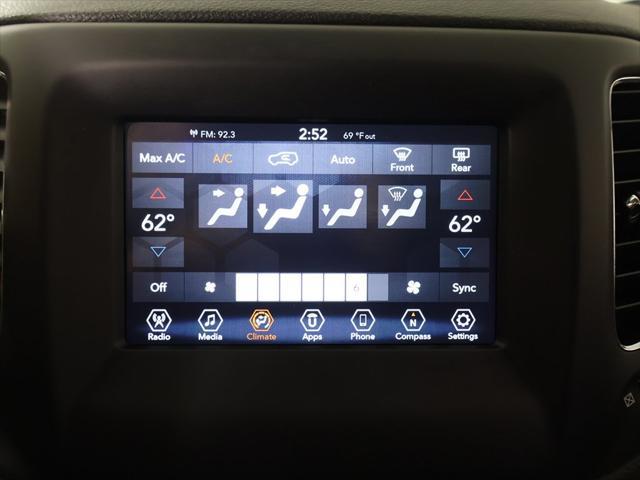 Photo of 2020 Diamond Black Crystal Pearlcoat Jeep Compass