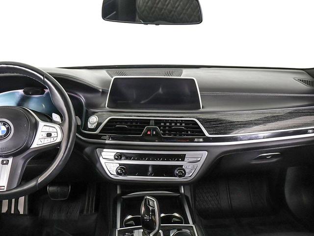 Photo of 2022 Black Sapphire Metallic BMW 750