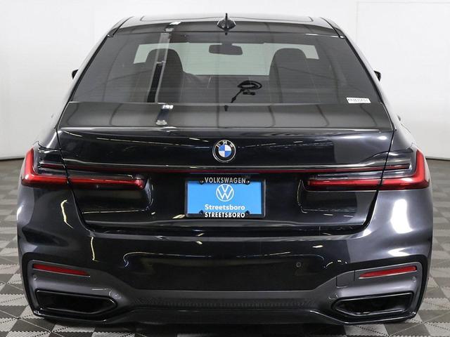 Photo of 2022 Black Sapphire Metallic BMW 750