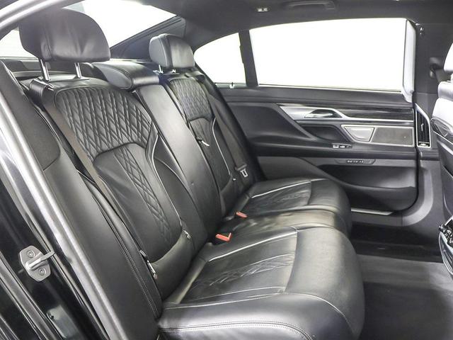 Photo of 2022 Black Sapphire Metallic BMW 750