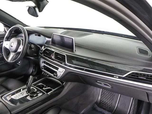 Photo of 2022 Black Sapphire Metallic BMW 750