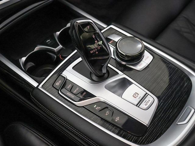 Photo of 2022 Black Sapphire Metallic BMW 750