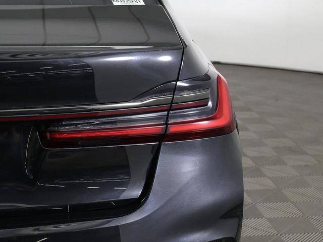 Photo of 2022 Black Sapphire Metallic BMW 750