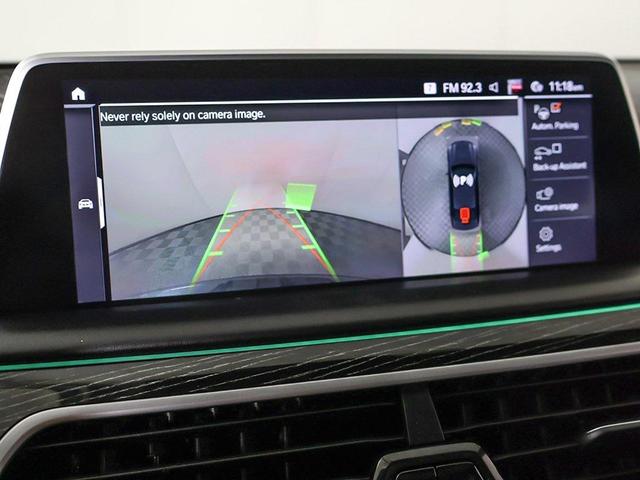 Photo of 2022 Black Sapphire Metallic BMW 750