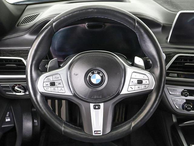 Photo of 2022 Black Sapphire Metallic BMW 750