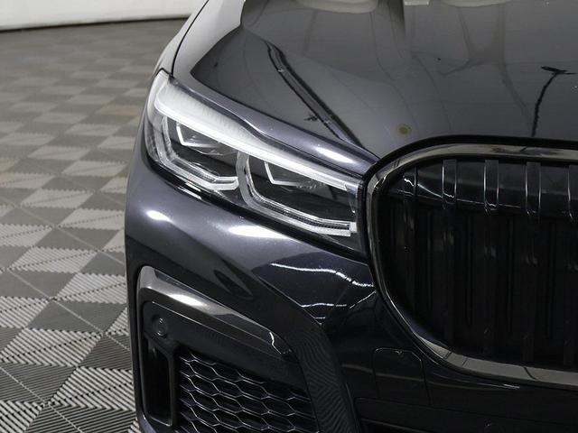 Photo of 2022 Black Sapphire Metallic BMW 750