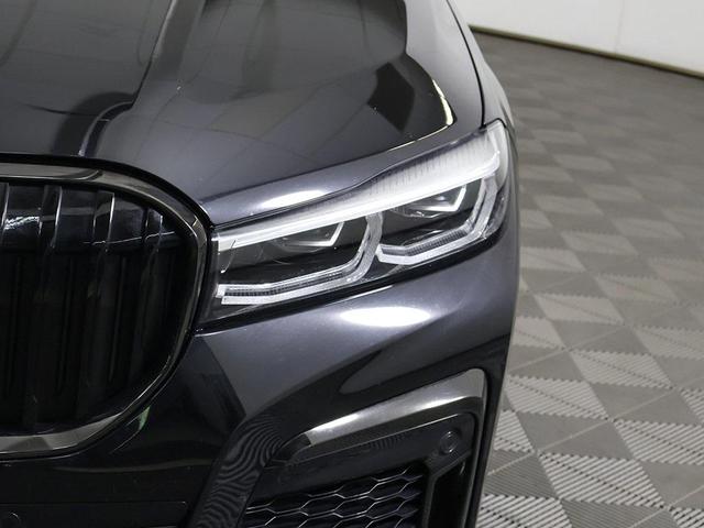 Photo of 2022 Black Sapphire Metallic BMW 750