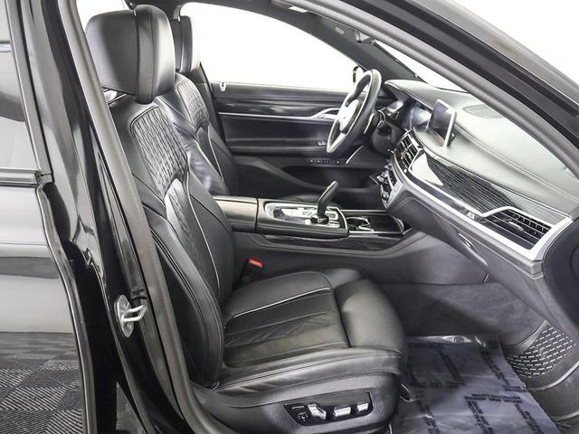 Photo of 2022 Black Sapphire Metallic BMW 750