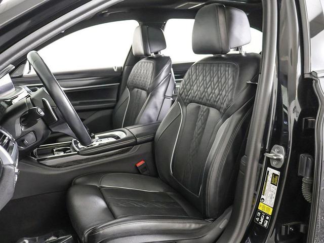 Photo of 2022 Black Sapphire Metallic BMW 750