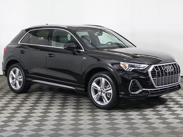 Photo of 2023 Mythos Black Metallic Audi Q3