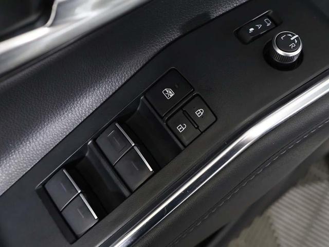 Photo of 2023 Wind Chill Pearl Toyota Highlander Hybrid